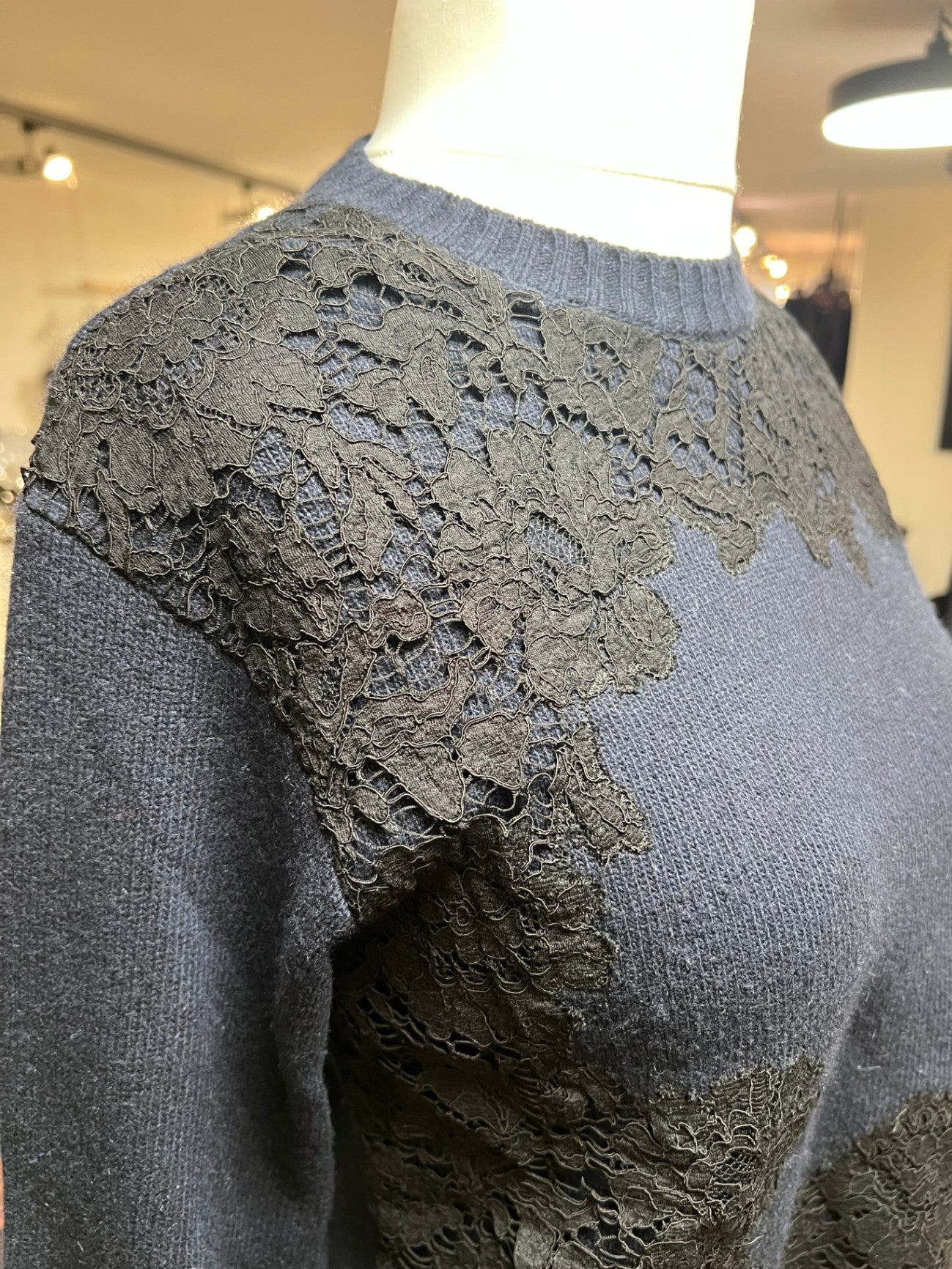 Valentino Pullover mit Stickereiapplikationen